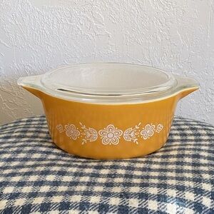 Vintage Pyrex Butterfly Gold 2.5 Quart 475-B Casserole Baking Dish/ Matching Lid